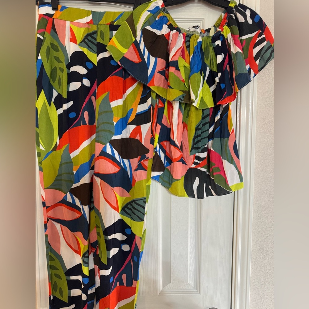 Trina Turk Tropical Print Set